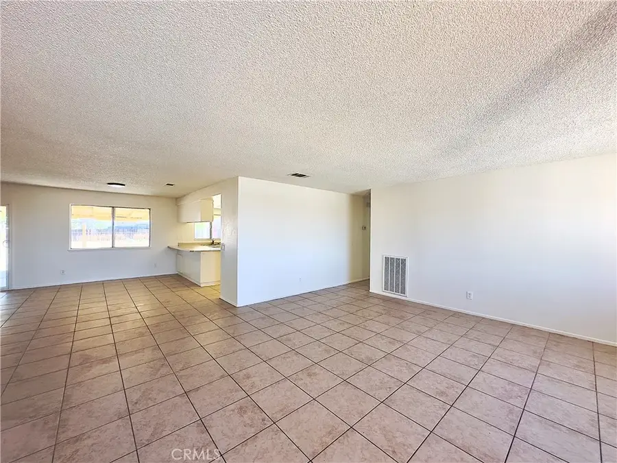 22311 Thunderbird Road, Apple Valley, CA 92307 - Image #3