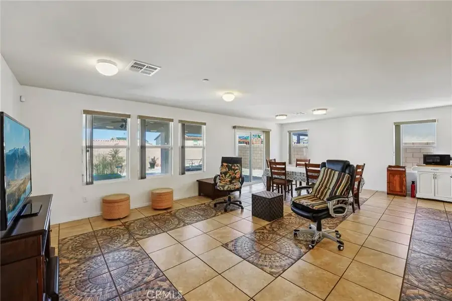 14368 Pioneer Way, Victorville, CA 92394 - Image #2