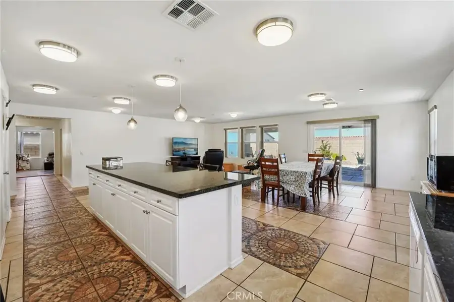 14368 Pioneer Way, Victorville, CA 92394 - Image #3