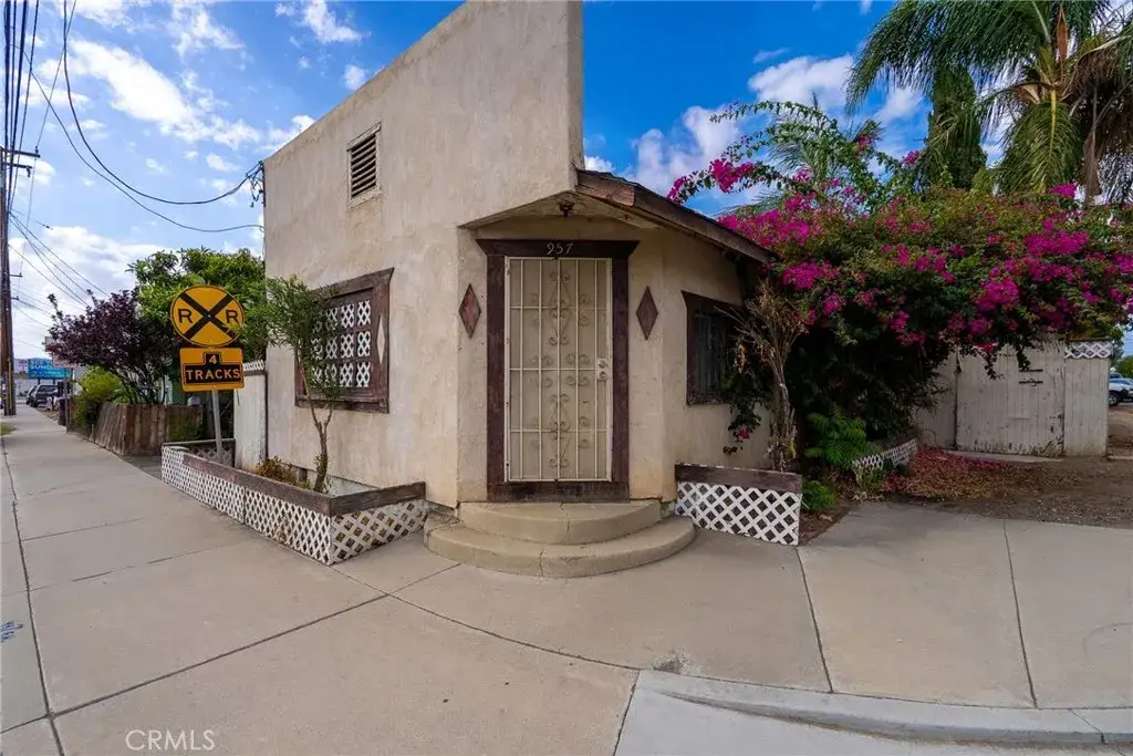 957 Center Street, Riverside, CA 92507 - Image #1