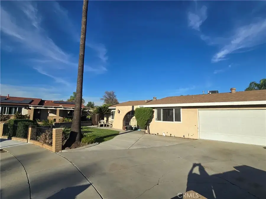 8725 Boxwood Ct, Fontana, CA 92335 - #2