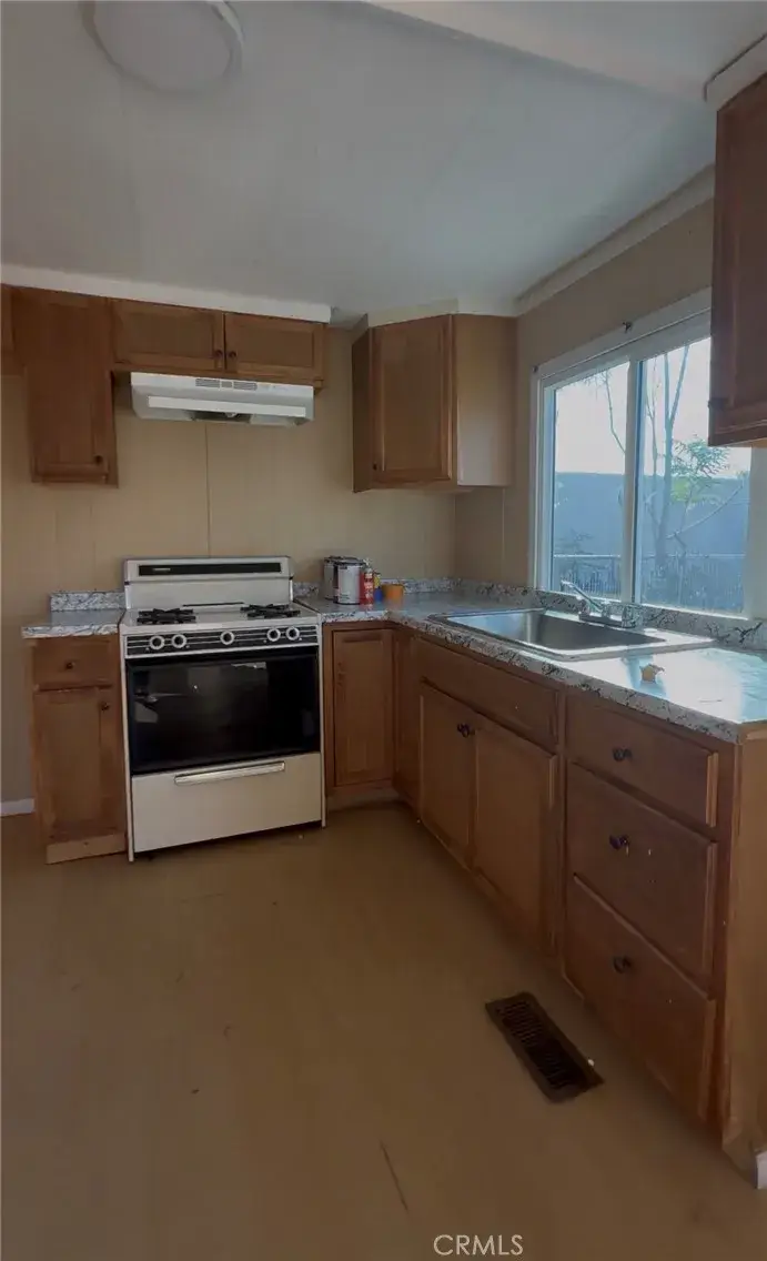 1011 W. La Cadena Drive #30, Riverside, CA 92509 - #3