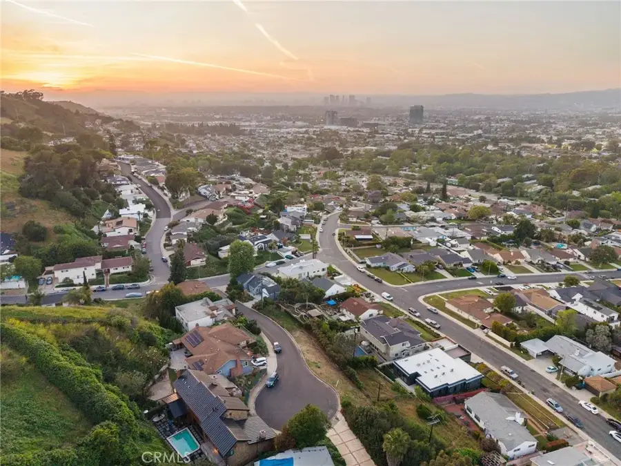 5261 Weatherford Dr, Los Angeles, CA 90008 - #3
