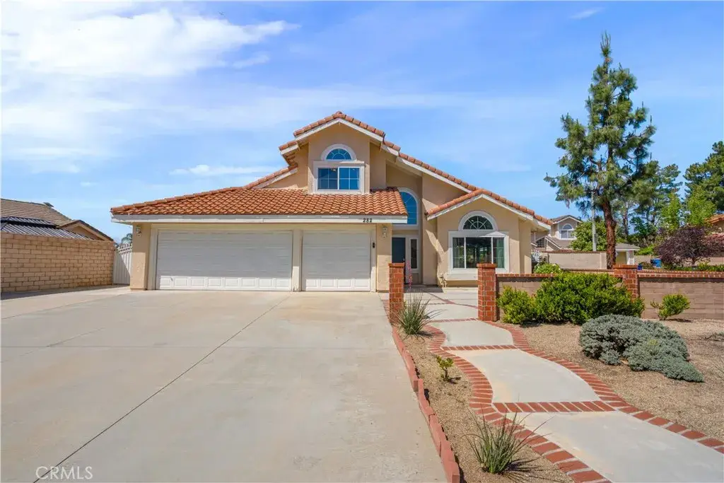 282 Port Royal, Riverside, CA 92506 - #1