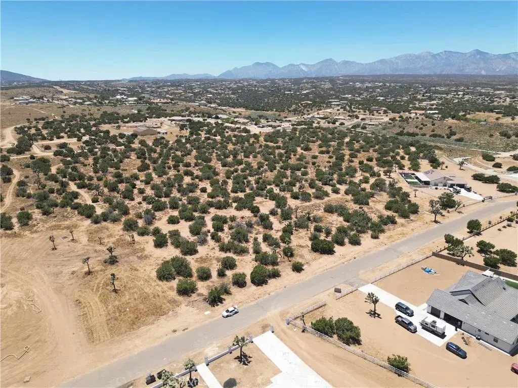 11075 Heartland, Oak Hills, CA 92344 - #1