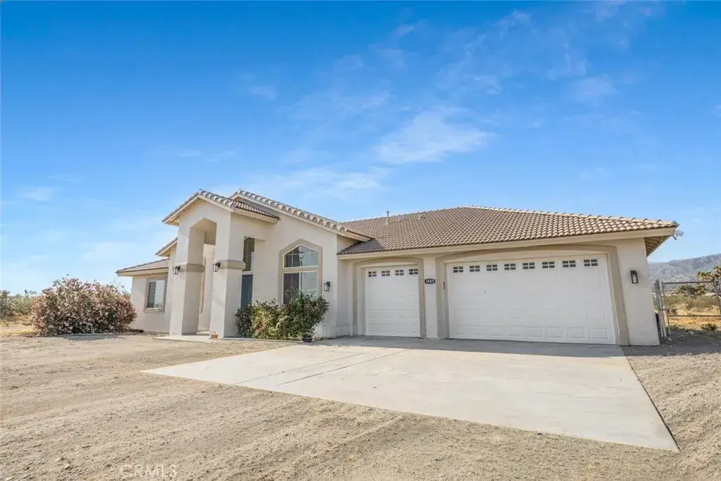 1485 La Mesa, Phelan, CA 92371 - #1