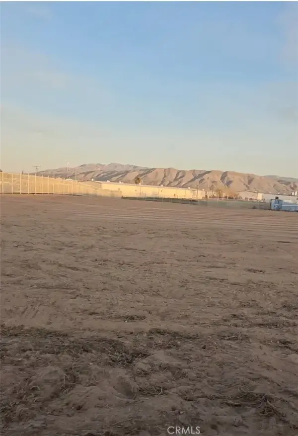11115 Santa Fe East, Hesperia, CA 92345