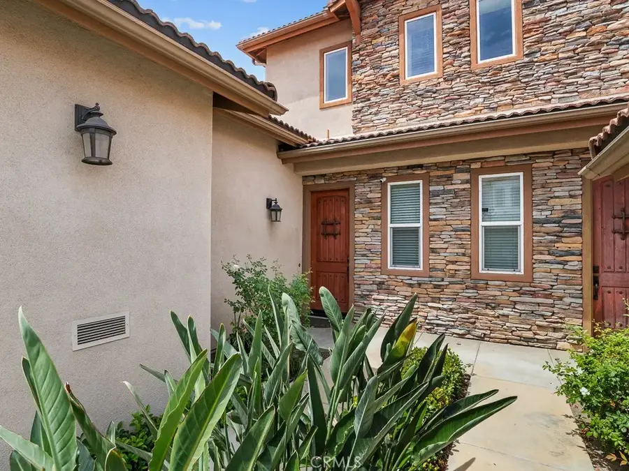 568 Via Pueblo, Riverside, CA 92507 - #2