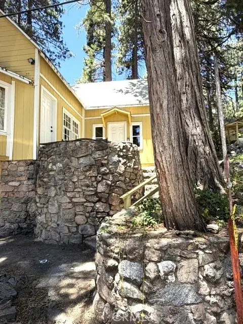 31858 Hollow Way, Running Springs, CA 92382