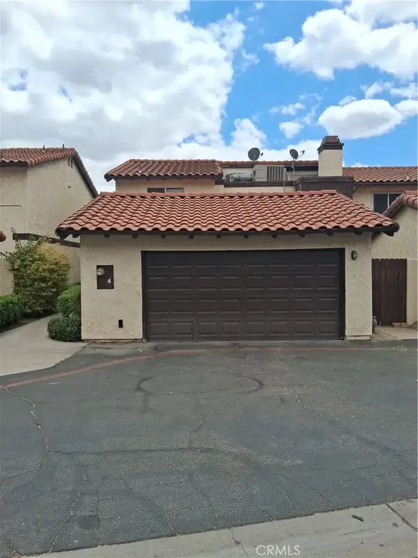 1077 Santo Antonio Drive #4, Colton, CA 92324