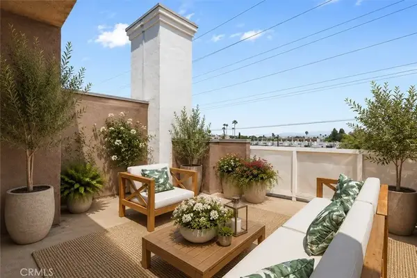 11622 Oxnard Street, North Hollywood, CA 91606