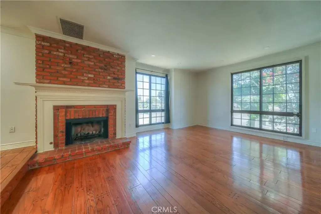 18100 Burbank #14, Tarzana, CA 91356 - #1