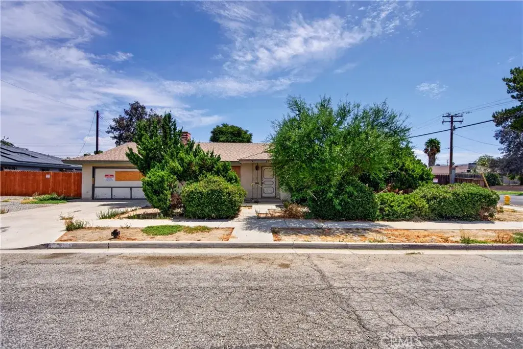 692 S Carmalita, Hemet, CA 92543 - #1