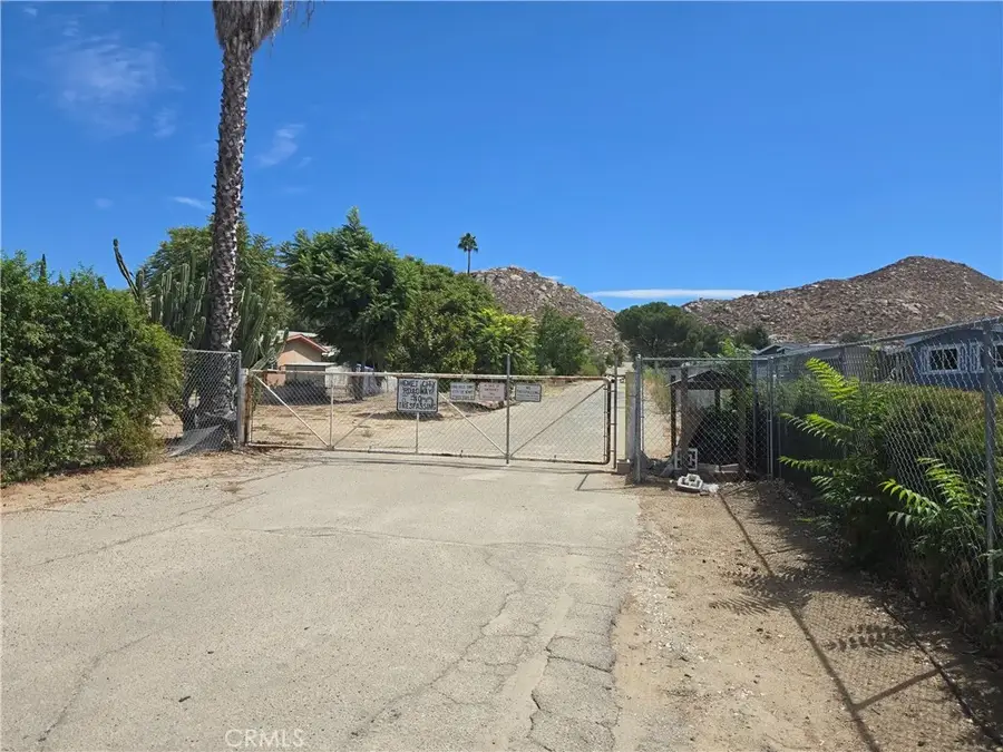 1690 S State, Hemet, CA 92543 - #2