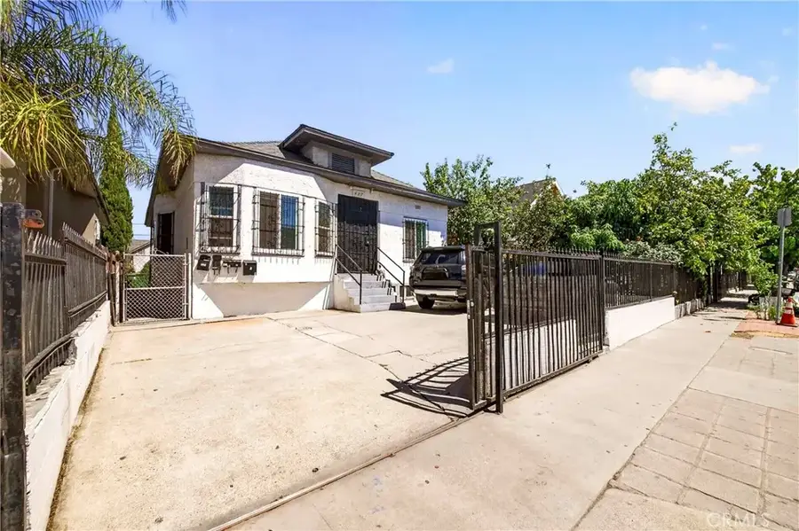 427 E 43rd Street, Los Angeles, CA 90011 - #2