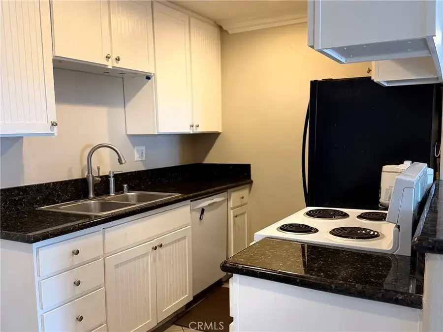 1725 Loma Avenue #6, Long Beach, CA 90804 - #3
