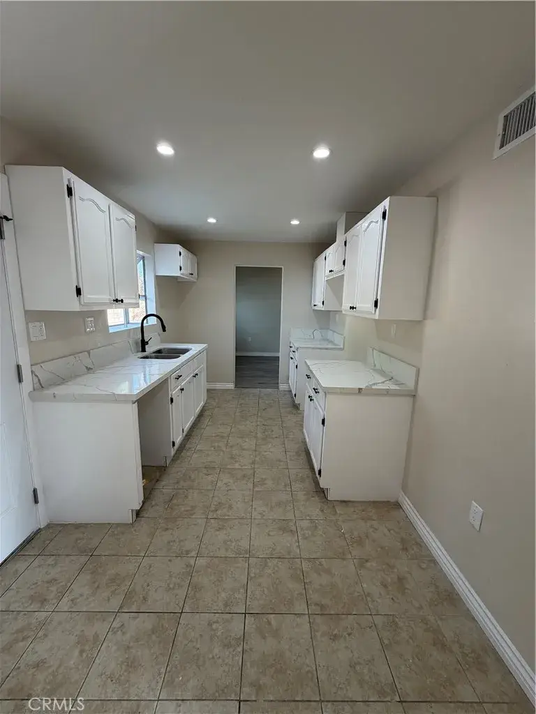 364 W Rosewood Street, Rialto, CA 92376 - #3