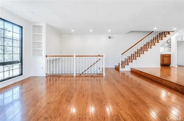 18100 Burbank, Tarzana, CA 91356