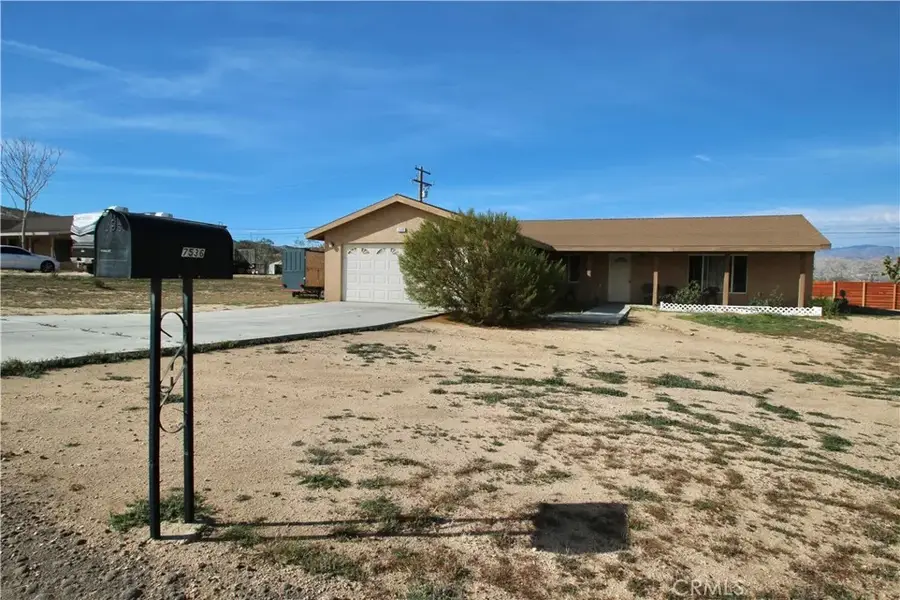 7536 Victoria, Yucca Valley, CA 92284 - #2