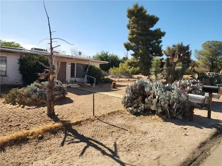 7791 Mariposa Trail, Yucca Valley, CA 92284 - #2