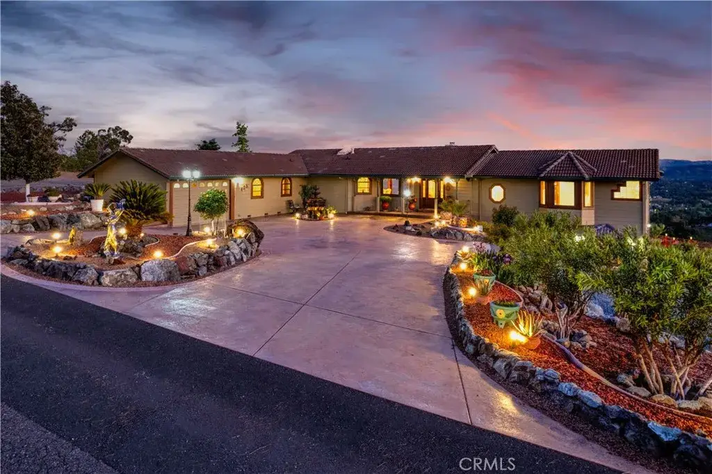 425 Lake Vista Dr, Lakeport, CA 95453 - Image #1