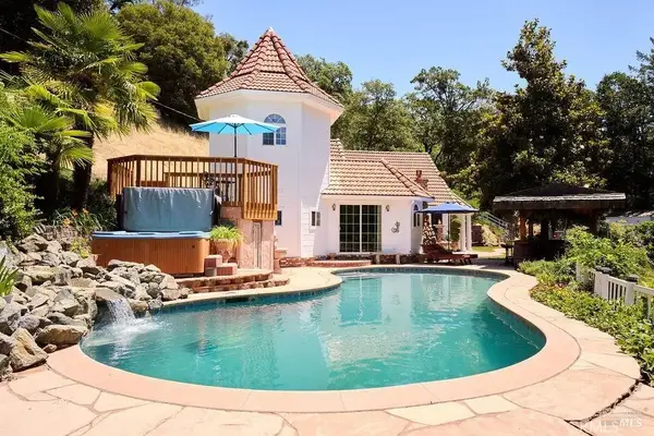 19400 Scenic Drive, Redwood Valley, CA 95470