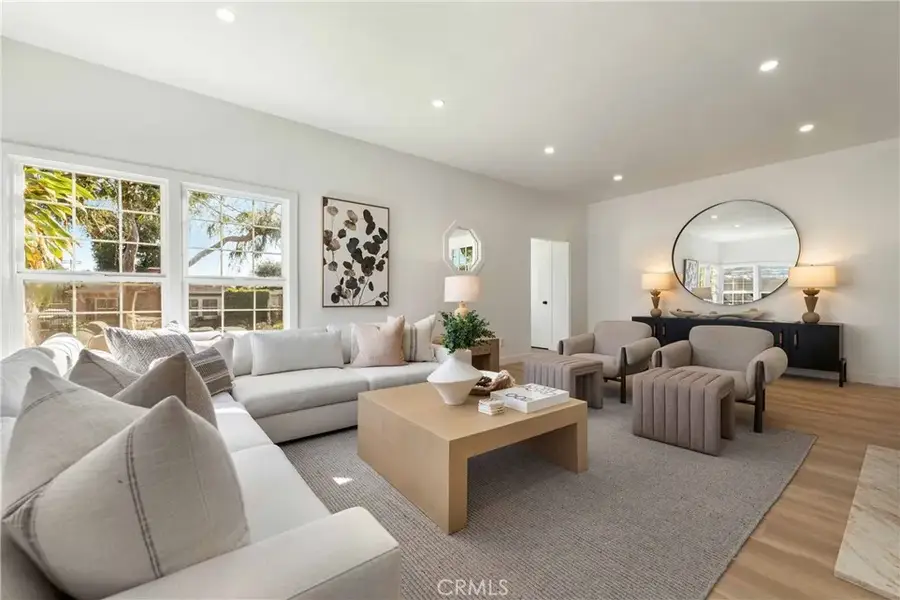 11333 Montana Avenue, Los Angeles, CA 90049 - Image #2