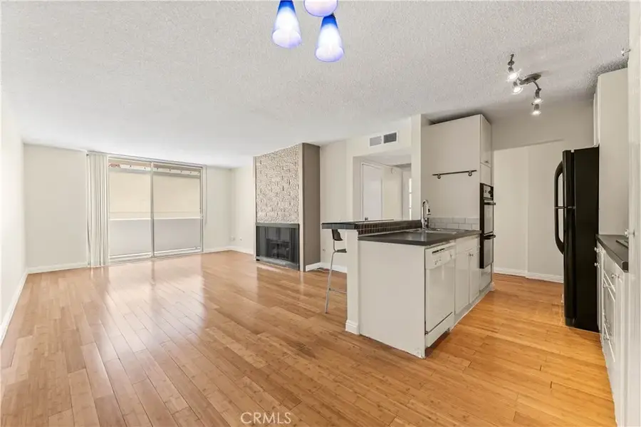 421 S La Fayette Park #406, Los Angeles, CA 90057 - #2