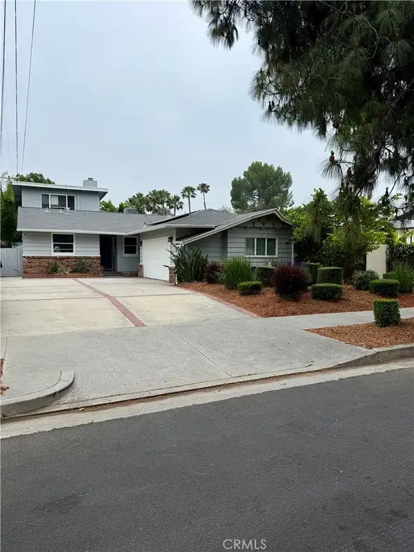 22814 Collins, Woodland Hills, CA 91367