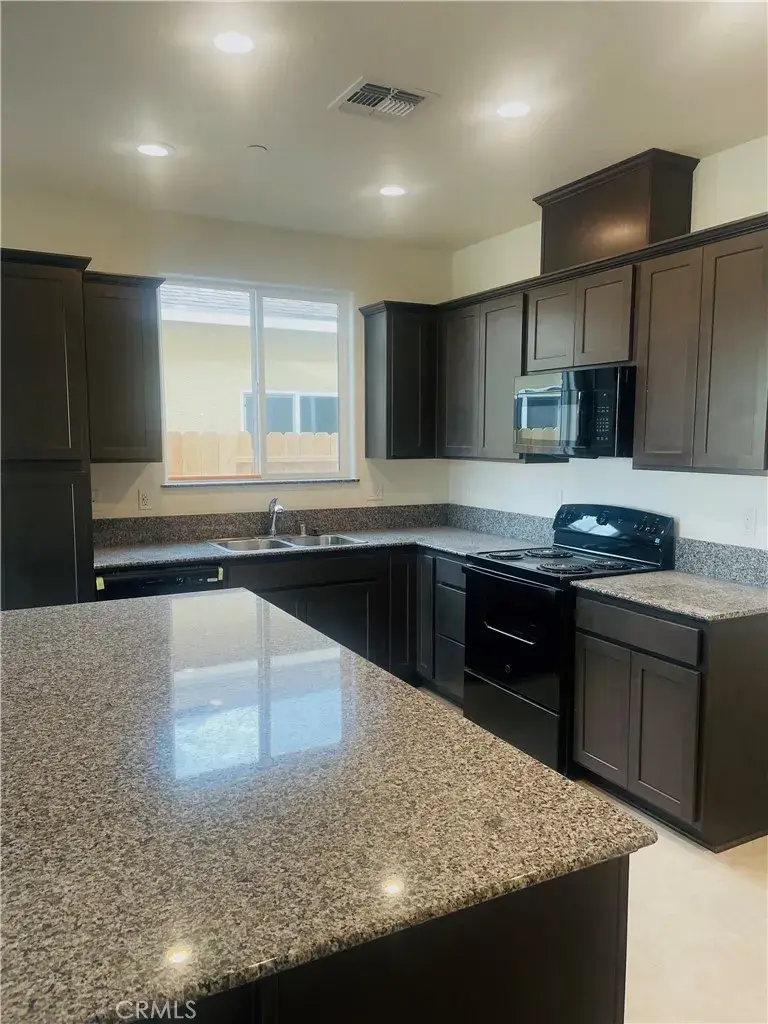 117 Squaw Valley Dr., Merced, CA 95341 - #3