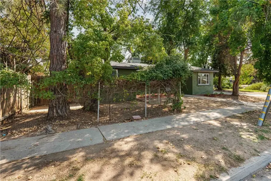 113 W Palo Alto Avenue, Fresno, CA 93704 - #3