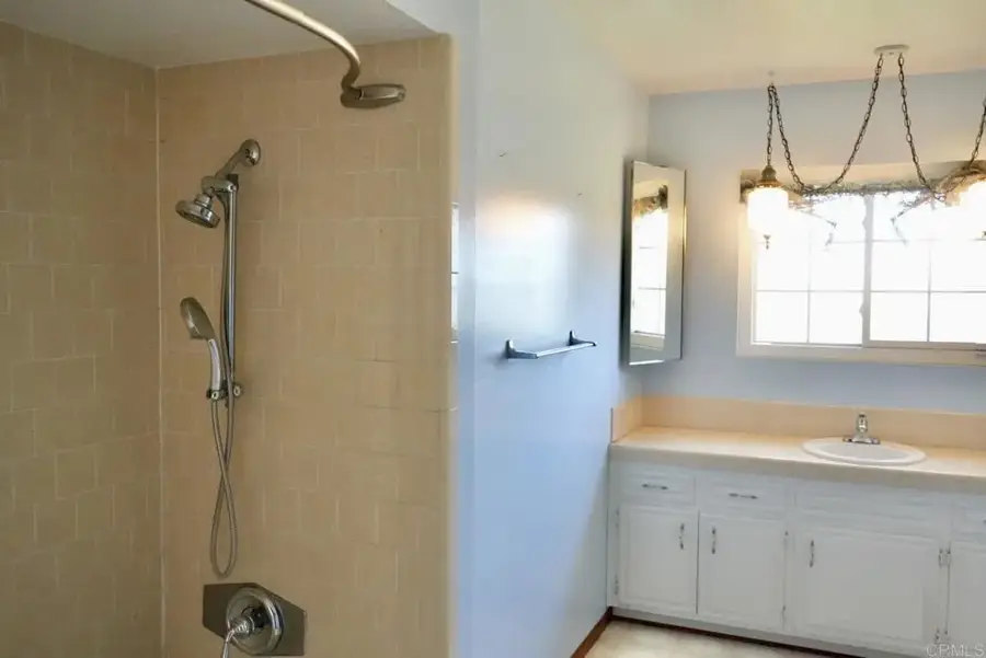 706 W Winterhaven Road, Fallbrook, CA 92028 - Image #3