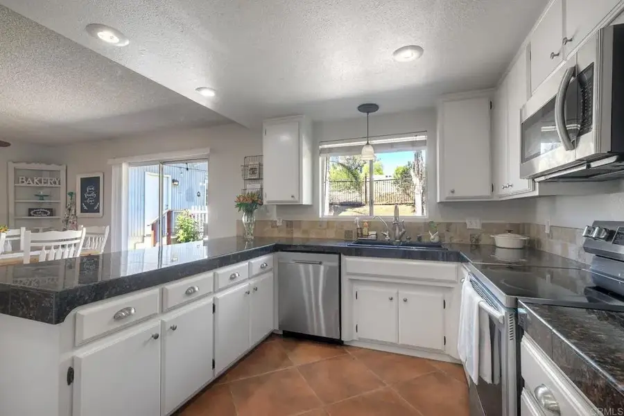 554 Taylor Street, Vista, CA 92084 - Image #2