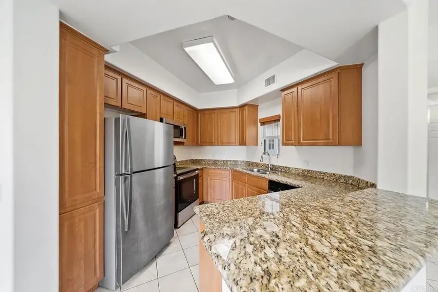 2707 Lake Pointe Dr #204, Spring Valley, CA 91977 - Image #2