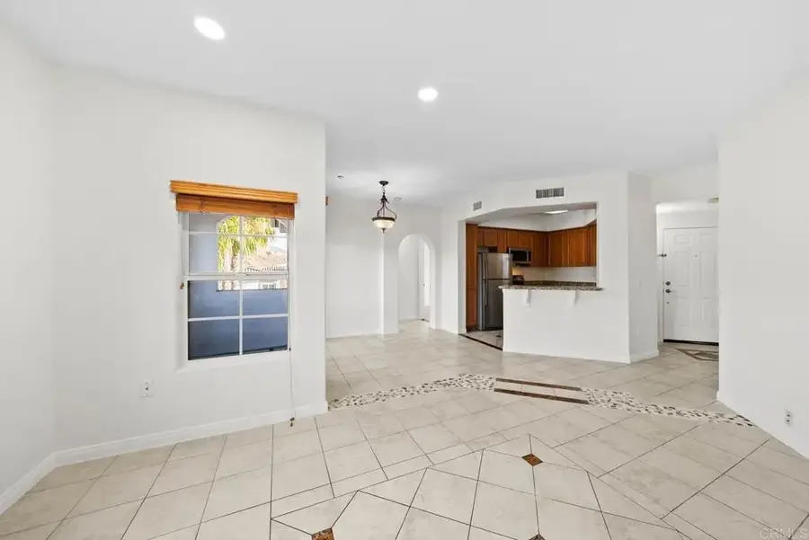 2707 Lake Pointe Dr #204, Spring Valley, CA 91977 - Image #3