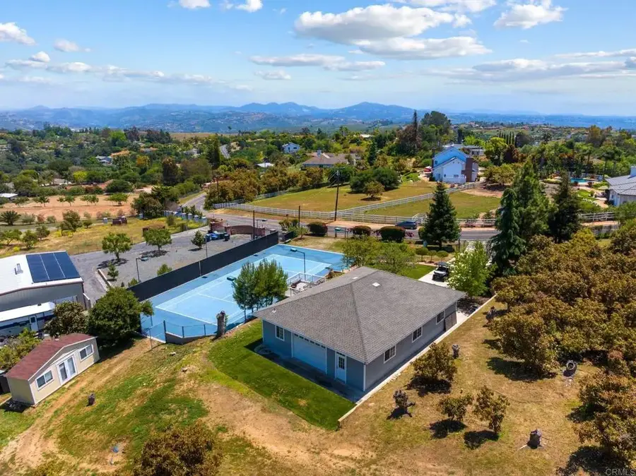 4938 San Jacinto Circle East, Fallbrook, CA 92028 - Image #2