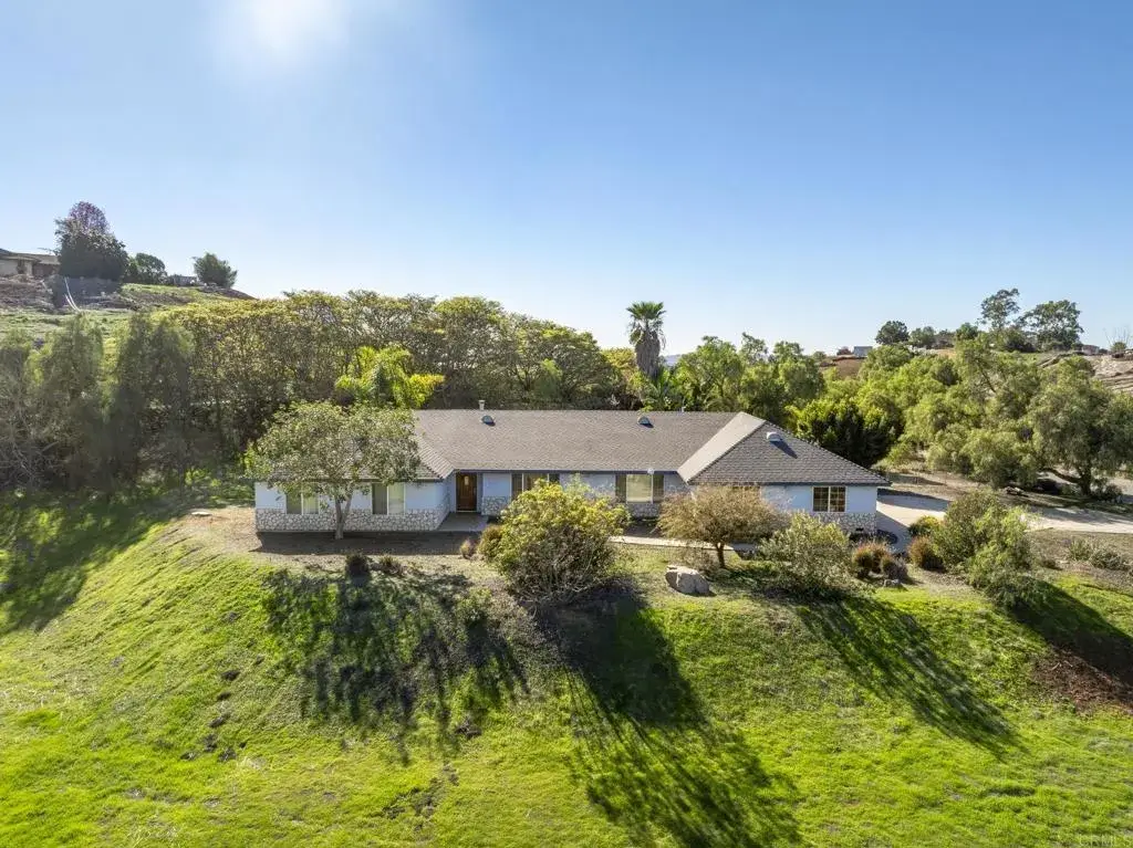 1420 Wilshire Rd, Fallbrook, CA 92028 - Image #1