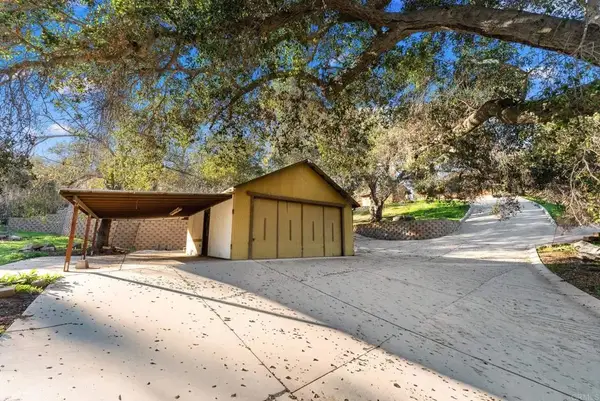 901 S Live Oak Park Road, Fallbrook, CA 92028