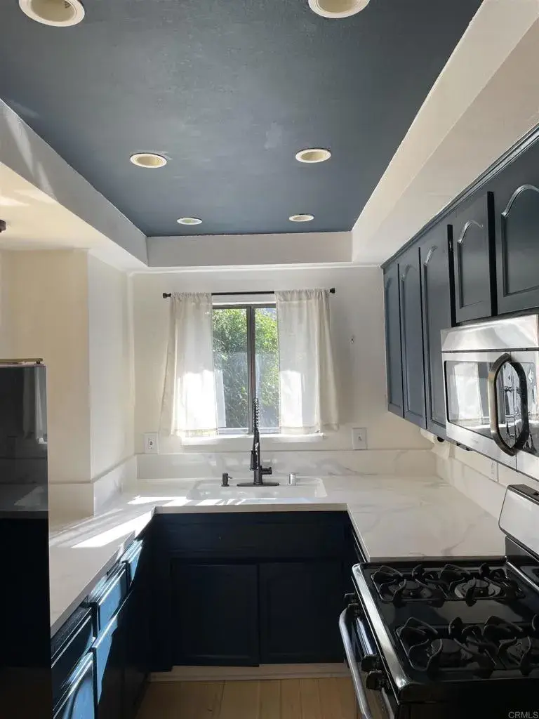 1355 N Sierra Bonita Avenue #204, West Hollywood, CA 90046 - Image #2