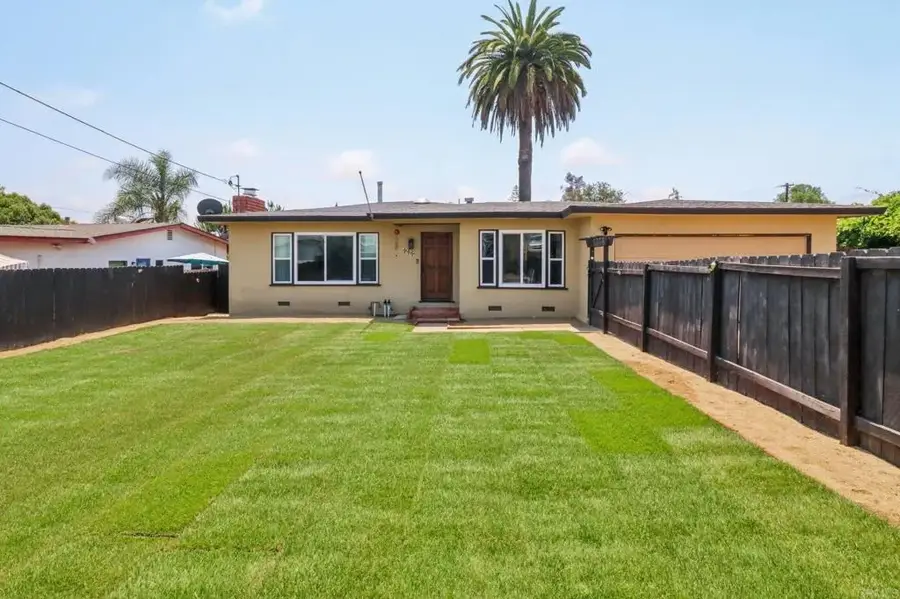 915 Crest View Dr, Vista, CA 92081 - #2