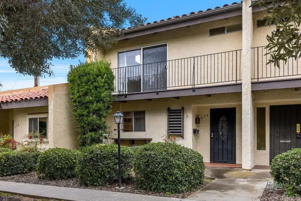 614 Bel Air Dr West, Vista, CA 92084 - #1