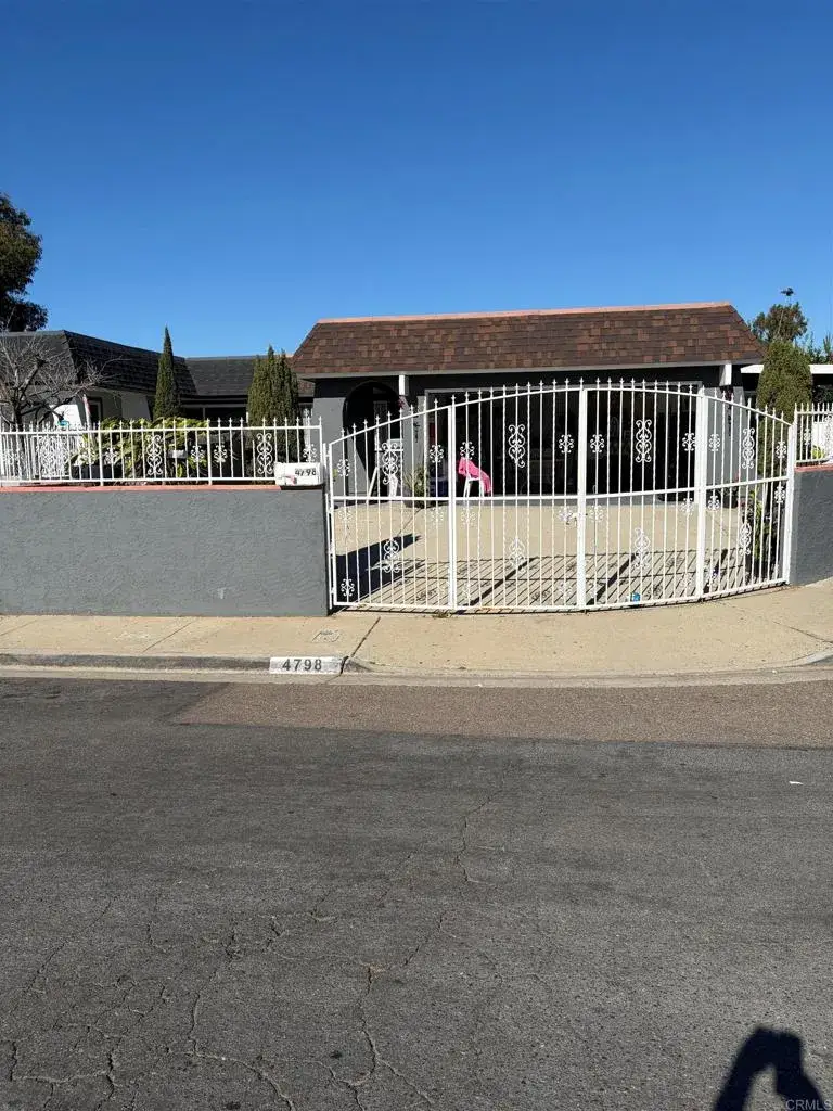 4798 Calle Los Santos, Oceanside, CA 92057 - #1