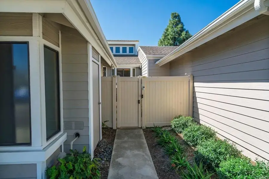 1015 Gleneagles Place, Vista, CA 92081 - #2