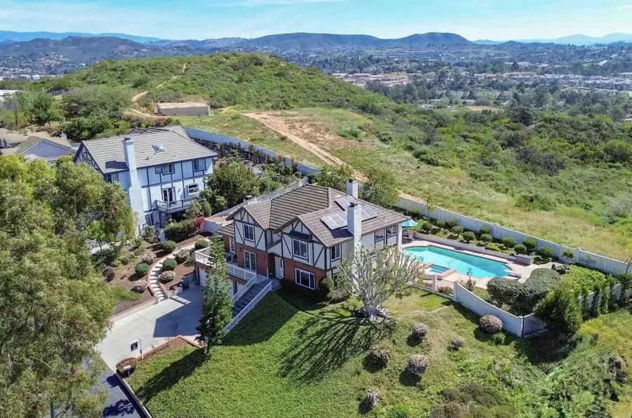 2525 Dundee Way, Vista, CA 92081 - #2