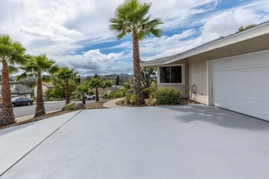 136 Helen Way, Escondido, CA 92025 - #3