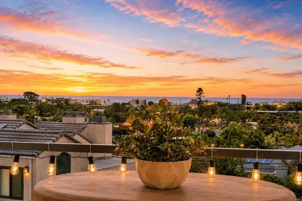 957 Hygeia Avenue, Encinitas, CA 92024