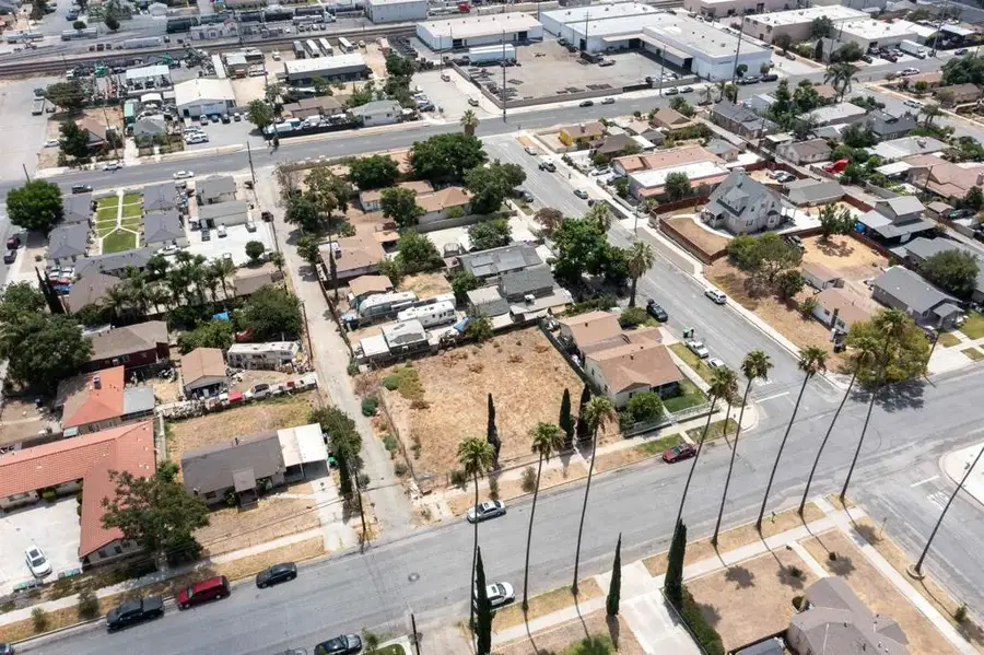 467 W G St, Colton, CA 92324 - #3