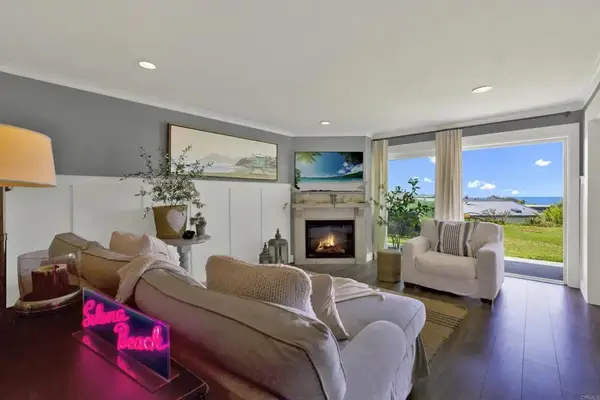 640 W Solana Circle #19, Solana Beach, CA 92075