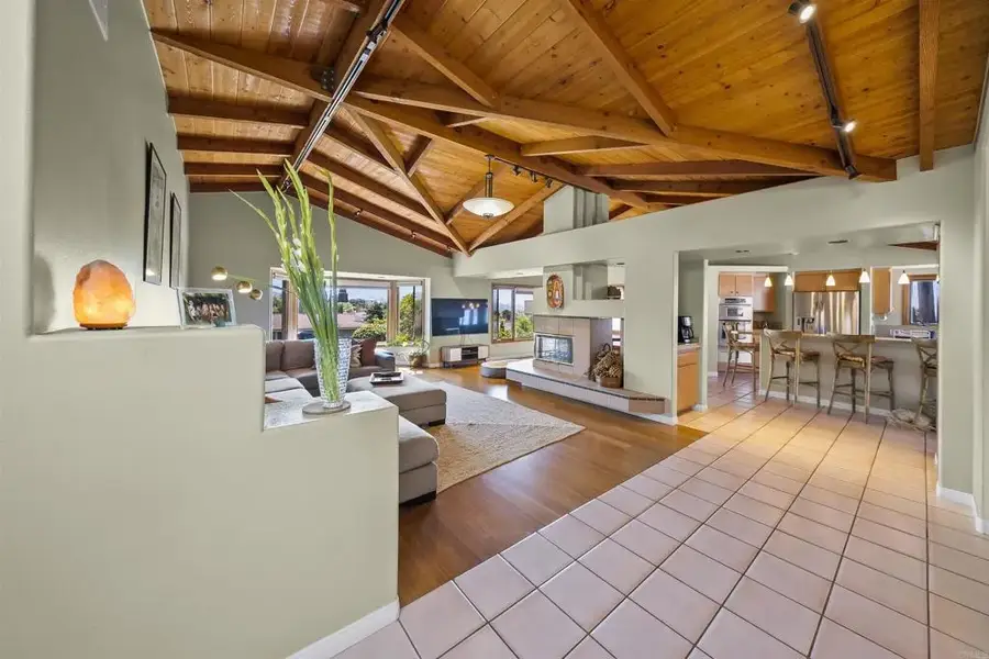 141 Helen Way, Oceanside Escondido, CA 92025 - #3