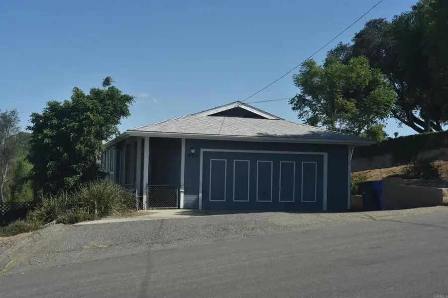 604 Porter Street, Fallbrook, CA 92028 - #3